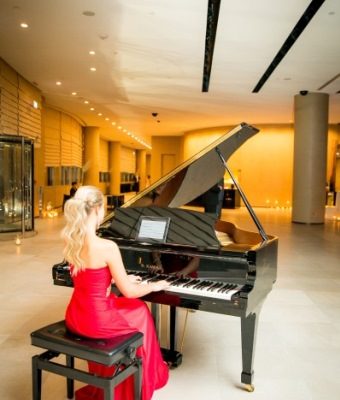Hotel Lobby Pianist / Restaurant Pianist Dubai UAE