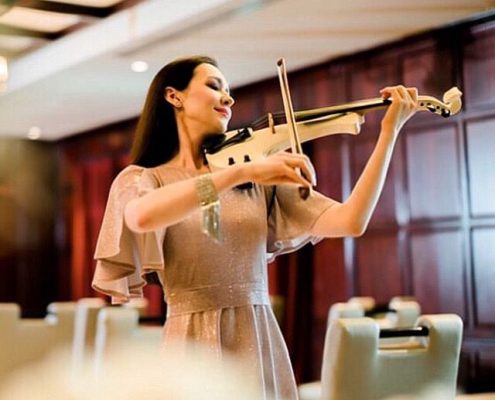 Female Violinist for Hire in the UAE KSA