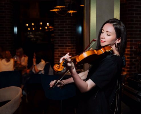 Female Violinist for Hire in the UAE KSA Dubai