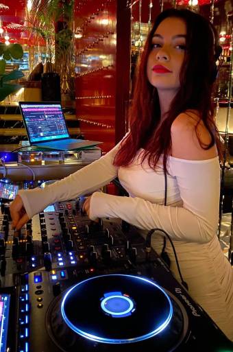 <a href="https://artistrelatedgroup.com/hire-dj-for-event-dubai-uae/" title="dj dubai">Tatsiana AKA DJ</a>